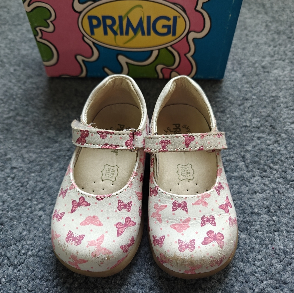 Shoes with velcro